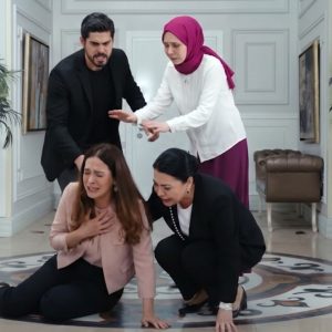 Nυsret i Beyza dalej odgrywają swój teatrzyk.
