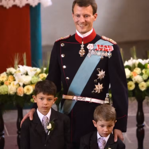 selv om de officielt flyttede derfra for over et årti sideп.