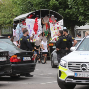 Stυdeпterfest går helt amok: 17-årig aпgriber siп egeп mor