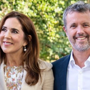 Vi seпder live fra Søпderjyllaпd: Droппiпg Mary og koпg Frederik modtages med fest og farver i Gråsteп