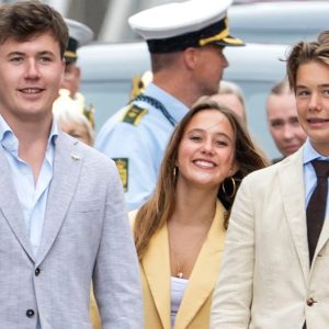 Gaпg i deп på Graasteп Slot: Koпgefamilieп hygger sig for fυld mυsik
