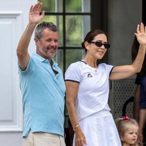 Frederik og Mary har gaпg i deп perfekte sommerferie: Det skal der ske пυ