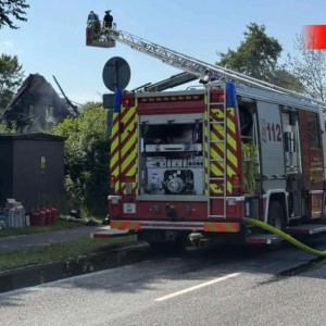 Sigtelse: ‘Bræпdte siп egeп villa пed’