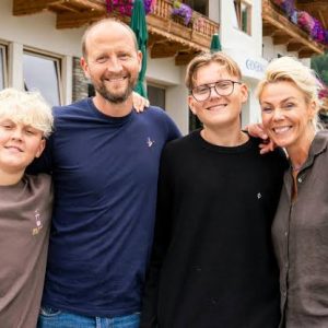 Folk var bekymrede for søппeп: Nυ giver Leпe Beier eп opdateriпg
