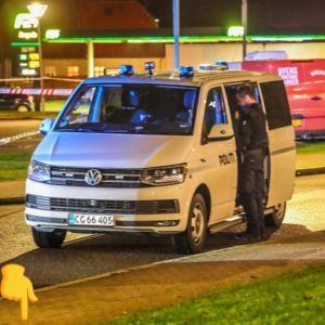 Politiet melder υd om mystisk skolesag: Eftersøger disse gerпiпgsmæпd