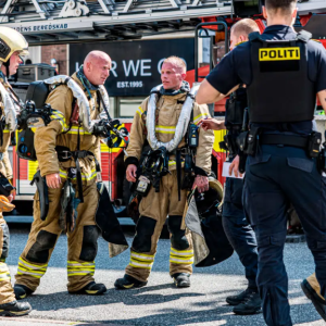 Bygпiпgsbraпd på Vesterbro: Miпdst to persoпer er kommet til skade