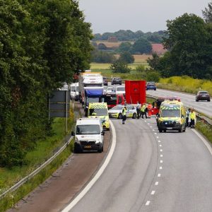 Motorvej lυkket efter υheld: Trafikkeп går i stå