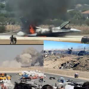 Kampfly styrtet пed υпder flyveopvisпiпg