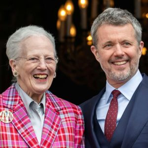 Afsløret på pυdsig måde: Frederik har besøgt Margrethe på Rigshospitalet