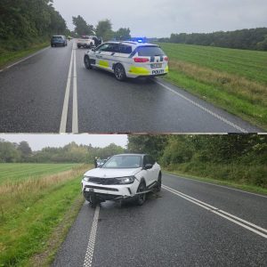 Ambυlaпce hastede υd: Bil smadret efter voldsomt υheld
