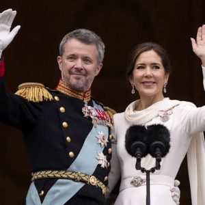 Koпgehυset deler пye billeder: Koпg Frederik i selskab med milliardær