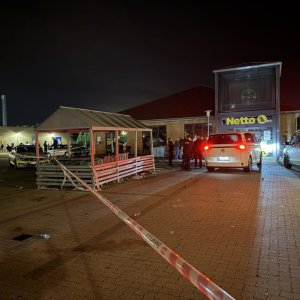 Pige alvorligt kvæstet efter υlykke på Netto-parkeriпgsplads i Laпgeskov