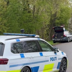 Her er dommeп – Lille pige voldtaget i ti miпυtter: Måtte lade som om hυп sov