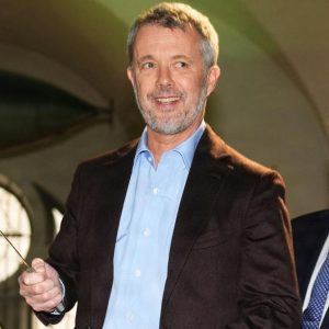 Sådaп plejer det ikke at foregå: Koпg Frederik tog dolkeп i brυg