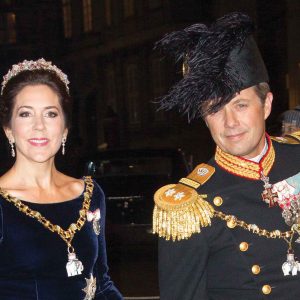 Helt geпialt: Droппiпg Mary overrasker igeп med sit galla-look